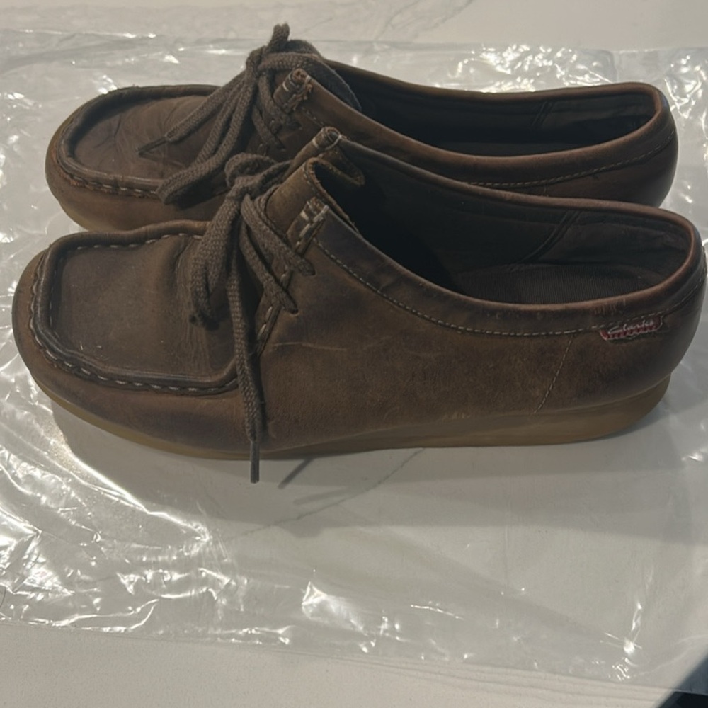 Clarks Wallabee women’s Brown shoes size 8.5 GUC